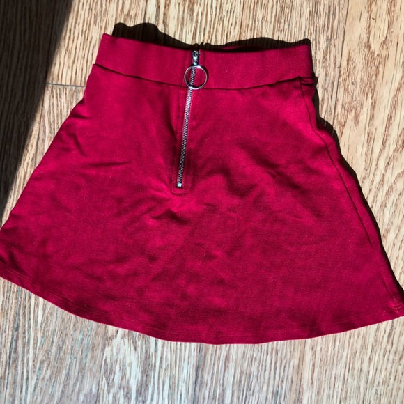 Red skirt - Picture 1 of 3